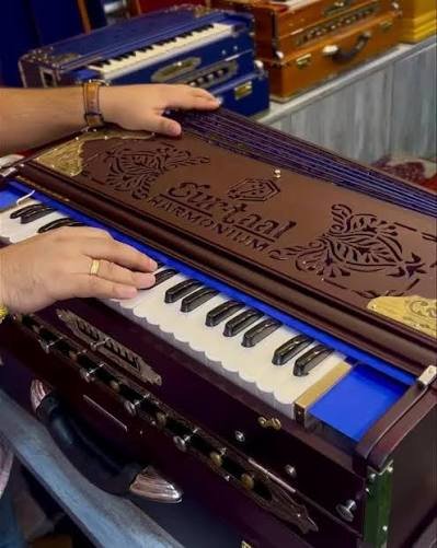 premium calcutta made 3.5 octave scale change harmonium